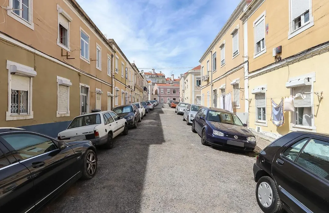 Wal Apartments- 3 Bedrooms With Parking Space-1